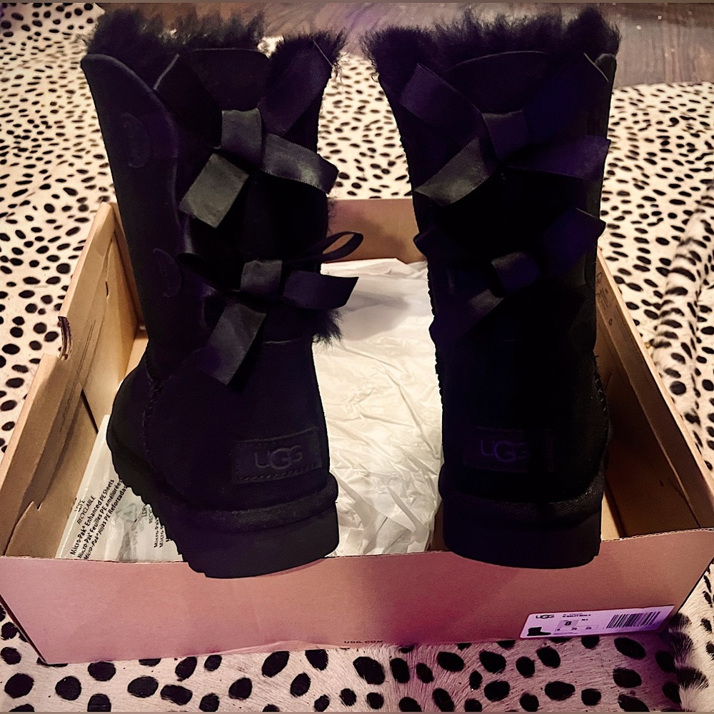 New Bailey Button Bow ll